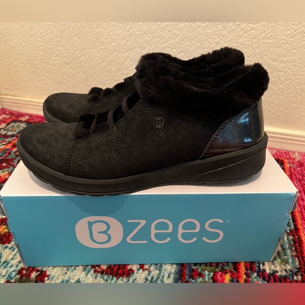 Bzees Golden Faux Fur-lined sneakers, Black Sz 9 NIB